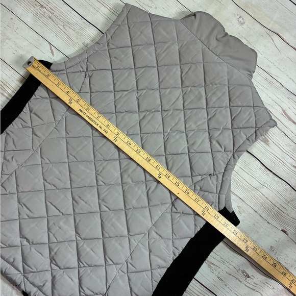 Women’s Large Sleeveless Andrew Marc Gray Quilted Vest Black Ribbed Stretch Trim - Picture 6 of 14